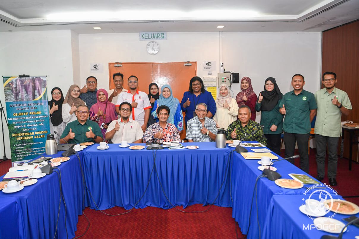 Pembentangan laporan akhir projek dan kewangan UMK bagi projek Kajian Kesesuaian Mewujudkan Koridor Gajah di daerah Jeli, Kelantan